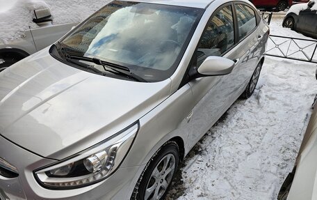 Hyundai Solaris II рестайлинг, 2013 год, 950 000 рублей, 2 фотография