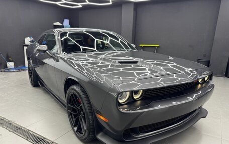 Dodge Challenger III рестайлинг 2, 2018 год, 3 500 000 рублей, 3 фотография