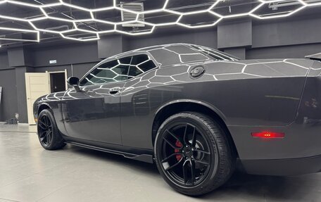 Dodge Challenger III рестайлинг 2, 2018 год, 3 500 000 рублей, 4 фотография