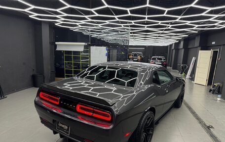 Dodge Challenger III рестайлинг 2, 2018 год, 3 500 000 рублей, 11 фотография