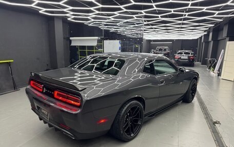 Dodge Challenger III рестайлинг 2, 2018 год, 3 500 000 рублей, 5 фотография