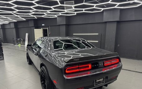 Dodge Challenger III рестайлинг 2, 2018 год, 3 500 000 рублей, 13 фотография