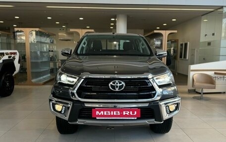 Toyota Hilux VIII, 2022 год, 6 200 000 рублей, 2 фотография