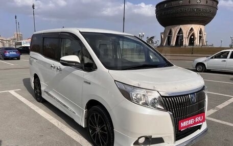 Toyota Esquire I, 2015 год, 2 550 000 рублей, 2 фотография