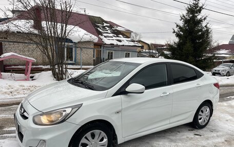 Hyundai Solaris II рестайлинг, 2011 год, 720 000 рублей, 2 фотография