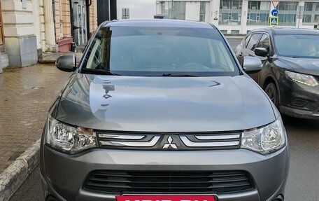 Mitsubishi Outlander III рестайлинг 3, 2012 год, 1 520 000 рублей, 2 фотография