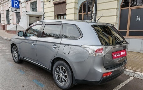 Mitsubishi Outlander III рестайлинг 3, 2012 год, 1 520 000 рублей, 4 фотография