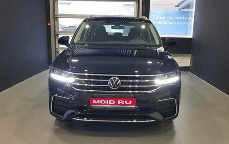 Volkswagen Tiguan II, 2021 год, 3 200 000 рублей, 1 фотография