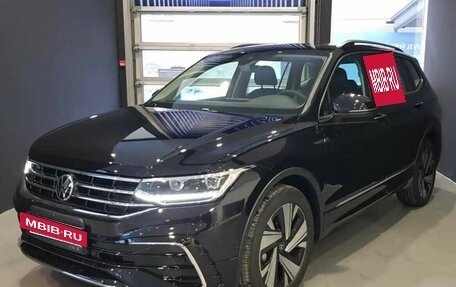 Volkswagen Tiguan II, 2021 год, 3 200 000 рублей, 2 фотография