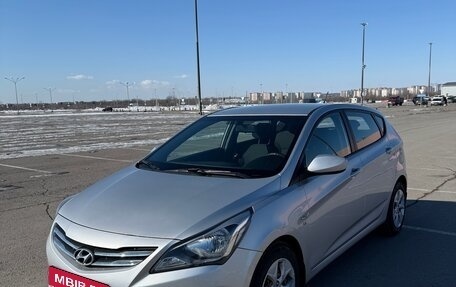 Hyundai Solaris II рестайлинг, 2015 год, 1 220 000 рублей, 1 фотография