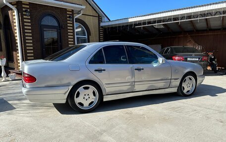 Mercedes-Benz E-Класс, 1998 год, 450 000 рублей, 4 фотография