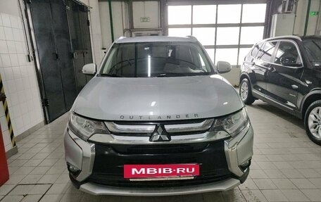 Mitsubishi Outlander III рестайлинг 3, 2017 год, 1 867 000 рублей, 2 фотография