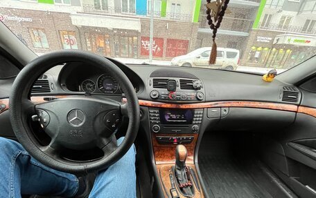 Mercedes-Benz E-Класс, 2004 год, 850 000 рублей, 8 фотография