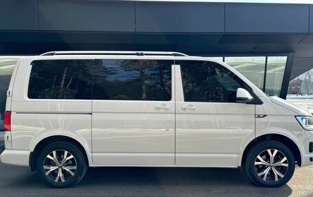 Volkswagen Caravelle T6 рестайлинг, 2020 год, 3 900 000 рублей, 2 фотография