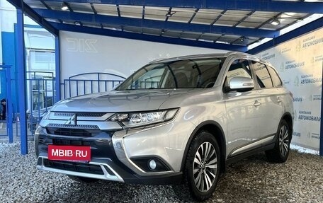 Mitsubishi Outlander III рестайлинг 3, 2019 год, 1 999 000 рублей, 1 фотография