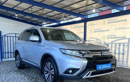 Mitsubishi Outlander III рестайлинг 3, 2019 год, 1 999 000 рублей, 7 фотография