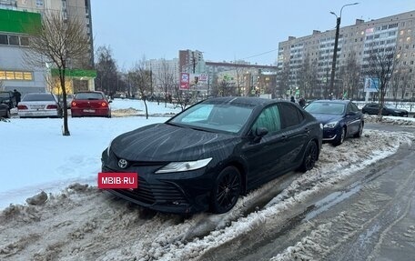 Toyota Camry, 2021 год, 2 800 000 рублей, 4 фотография