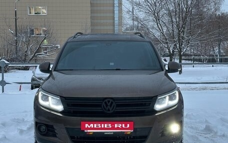 Volkswagen Tiguan I, 2015 год, 1 995 000 рублей, 3 фотография