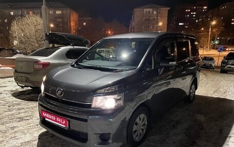 Toyota Voxy II, 2011 год, 1 270 000 рублей, 3 фотография