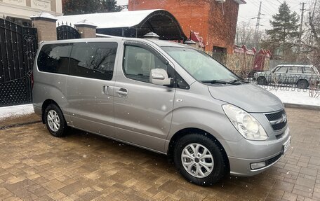 Hyundai Grand Starex Grand Starex I рестайлинг 2, 2015 год, 2 910 000 рублей, 2 фотография