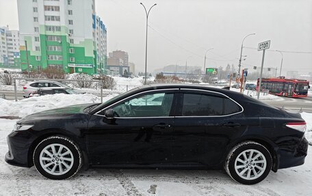 Toyota Camry, 2021 год, 3 300 000 рублей, 6 фотография