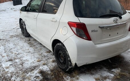 Toyota Vitz, 2012 год, 650 000 рублей, 3 фотография