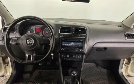 Volkswagen Polo VI (EU Market), 2011 год, 750 000 рублей, 16 фотография