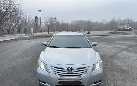 Toyota Camry, 2008 год, 940 000 рублей, 2 фотография