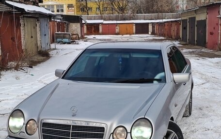 Mercedes-Benz E-Класс, 1998 год, 350 000 рублей, 1 фотография