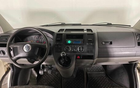 Volkswagen Transporter T5 рестайлинг, 2006 год, 1 180 000 рублей, 17 фотография