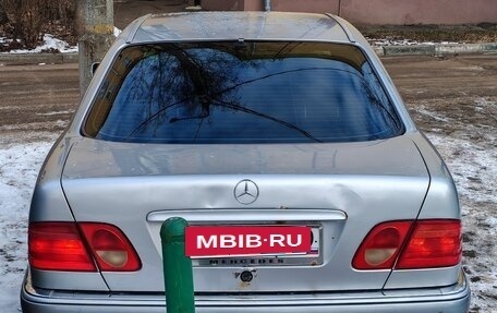 Mercedes-Benz E-Класс, 1998 год, 350 000 рублей, 3 фотография