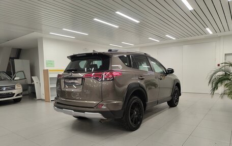 Toyota RAV4, 2018 год, 2 615 000 рублей, 2 фотография