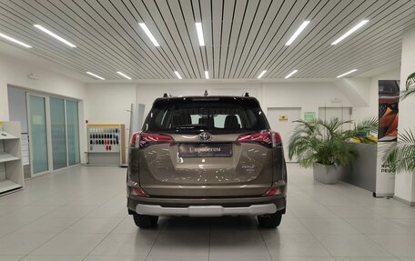 Toyota RAV4, 2018 год, 2 615 000 рублей, 4 фотография