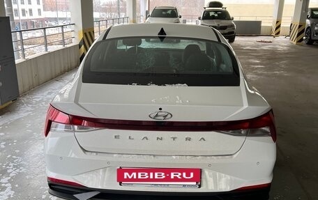 Hyundai Elantra, 2021 год, 2 100 000 рублей, 2 фотография