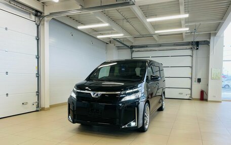 Toyota Voxy III, 2018 год, 2 909 000 рублей, 2 фотография