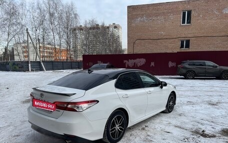 Toyota Camry, 2018 год, 2 800 000 рублей, 6 фотография