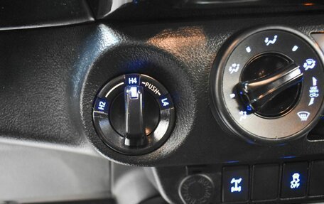 Toyota Hilux VIII, 2016 год, 3 219 000 рублей, 12 фотография