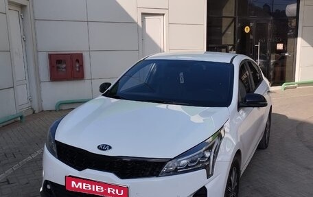 KIA Rio IV, 2021 год, 1 850 000 рублей, 1 фотография