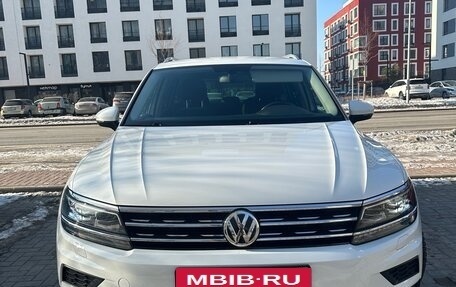 Volkswagen Tiguan II, 2018 год, 3 600 000 рублей, 2 фотография