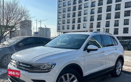 Volkswagen Tiguan II, 2018 год, 3 600 000 рублей, 3 фотография