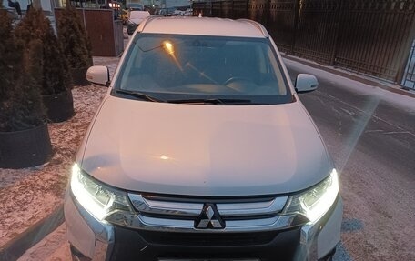 Mitsubishi Outlander III рестайлинг 3, 2018 год, 1 800 000 рублей, 1 фотография