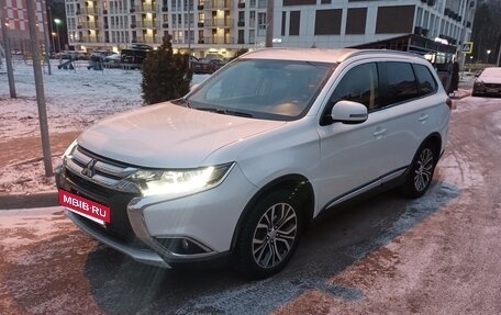 Mitsubishi Outlander III рестайлинг 3, 2018 год, 1 800 000 рублей, 3 фотография