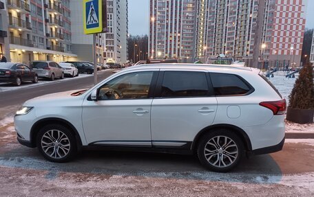 Mitsubishi Outlander III рестайлинг 3, 2018 год, 1 800 000 рублей, 9 фотография