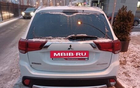 Mitsubishi Outlander III рестайлинг 3, 2018 год, 1 800 000 рублей, 7 фотография