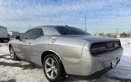 Dodge Challenger III рестайлинг 2, 2015 год, 2 600 000 рублей, 2 фотография