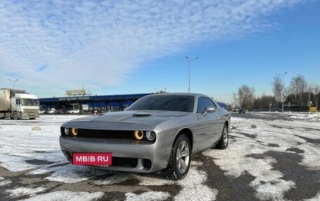 Dodge Challenger III рестайлинг 2, 2015 год, 2 600 000 рублей, 3 фотография