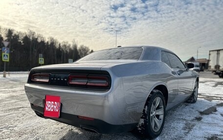 Dodge Challenger III рестайлинг 2, 2015 год, 2 600 000 рублей, 6 фотография