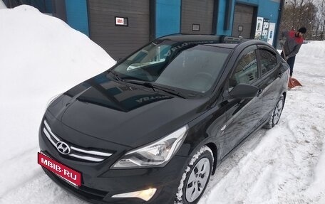 Hyundai Solaris II рестайлинг, 2015 год, 985 000 рублей, 2 фотография