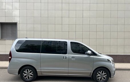 Hyundai H-1 II рестайлинг, 2021 год, 3 850 000 рублей, 3 фотография