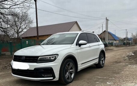 Volkswagen Tiguan II, 2018 год, 2 750 000 рублей, 2 фотография